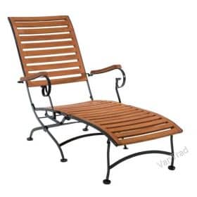Houten ligstoel deckchair van eucalyptus grandis 100% FSC met smeedijzeren onderstel.